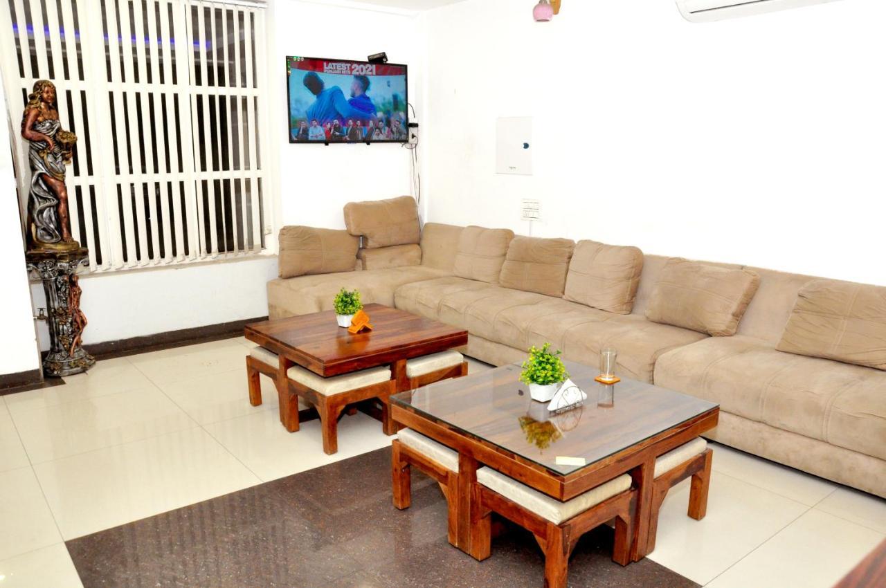 Hotel Almond Zirakpur Exterior photo