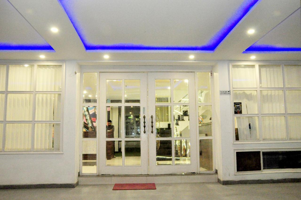 Hotel Almond Zirakpur Exterior photo